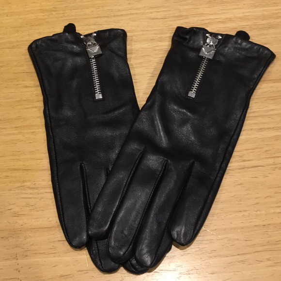 MICHAEL Michael Kors Accessories - NWOT Michael Kors leather gloves